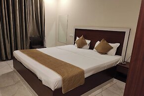 Le Blue Moon Near Hyatt Regency