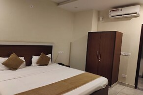 Le Blue Moon Near Hyatt Regency