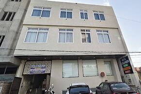 Le Blue Moon Near Hyatt Regency