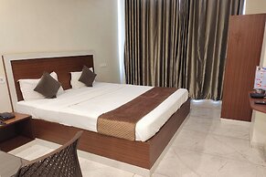 Le Blue Moon Near Hyatt Regency