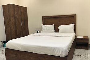 Le Blue Moon Near Hyatt Regency