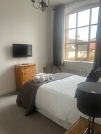 Barnstaple - Apartment- Sleeps 2 - Parking