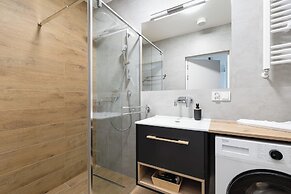 Apartment With Parking & A/C by Renters