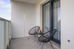 Apartment With Parking & A/C by Renters