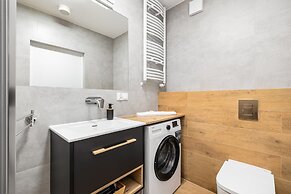 Apartment With Parking & A/C by Renters