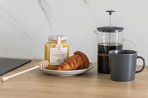 Apartment With Parking & A/C by Renters