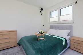 Dom Złota With Parking by Renters