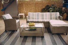 Captain's Spacious House Near The Beach