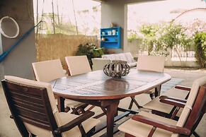 Captain's Spacious House Near The Beach