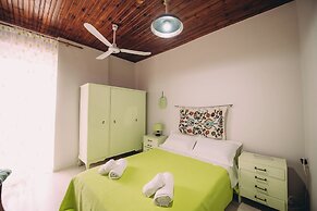 Captain's Spacious House Near The Beach