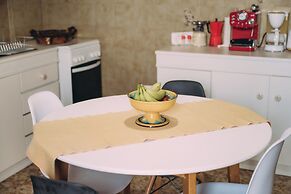 Captain's Spacious House Near The Beach