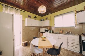 Captain's Spacious House Near The Beach