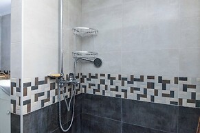 Spacious 2 Bd Pireas Apt w Cozy Balcony