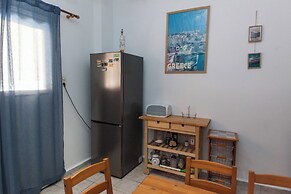 Spacious 2 Bd Pireas Apt w Cozy Balcony