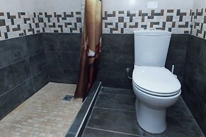 Spacious 2 Bd Pireas Apt w Cozy Balcony