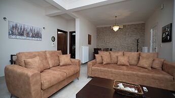 My Home - Meteora Central Apt - 2 BD