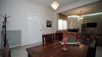 My Home - Meteora Central Apt - 2 BD