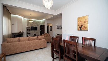 My Home - Meteora Central Apt - 2 BD