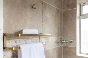 Charming Frome Retreat With 4 Bedrooms