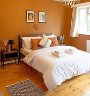 Charming Frome Retreat With 4 Bedrooms