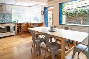 Charming Frome Retreat With 4 Bedrooms