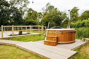 Luxury Glamping Retreat in Battle