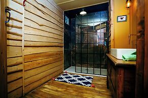 Luxury Glamping Retreat in Battle