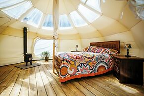 Luxury Glamping Retreat in Battle