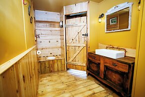 Luxury Glamping Retreat in Battle