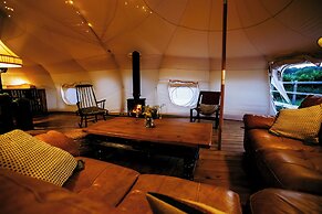 Luxury Glamping Retreat in Battle