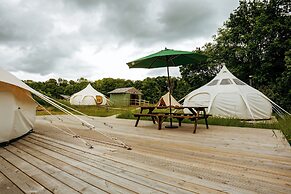 Luxury Glamping Retreat in Battle