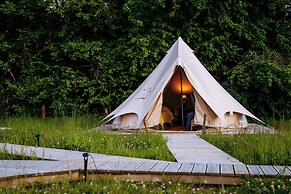 Luxury Glamping Retreat in Battle