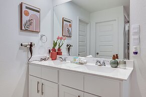 Fulshear Home w/ Private Backyard & Community Pool
