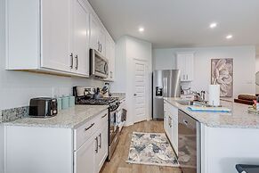 Fulshear Home w/ Private Backyard & Community Pool