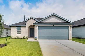 Fulshear Home w/ Private Backyard & Community Pool