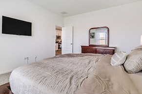 Fulshear Home w/ Private Backyard & Community Pool