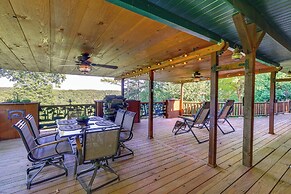 'just a Cast Away' Cassville Cabin w/ Covered Deck
