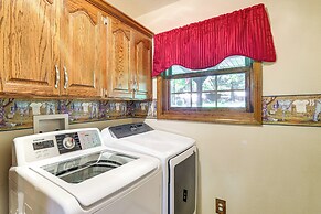 'just a Cast Away' Cassville Cabin w/ Covered Deck