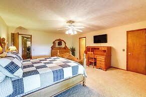 'just a Cast Away' Cassville Cabin w/ Covered Deck