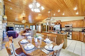 'just a Cast Away' Cassville Cabin w/ Covered Deck