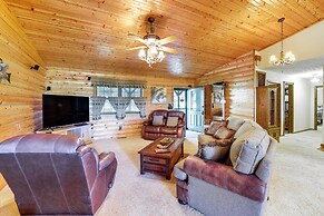 'just a Cast Away' Cassville Cabin w/ Covered Deck