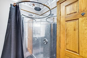 'just a Cast Away' Cassville Cabin w/ Covered Deck