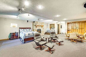 'just a Cast Away' Cassville Cabin w/ Covered Deck