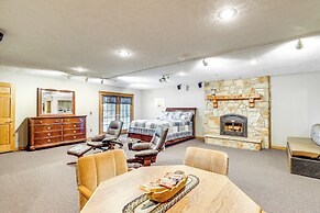 'just a Cast Away' Cassville Cabin w/ Covered Deck