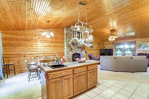 'just a Cast Away' Cassville Cabin w/ Covered Deck