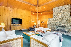 Cedar Mountain Cabin, 2 Mi to Dupont State Forest!