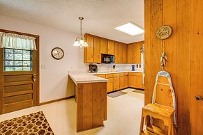 Cedar Mountain Cabin, 2 Mi to Dupont State Forest!