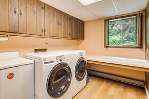 Cedar Mountain Cabin, 2 Mi to Dupont State Forest!