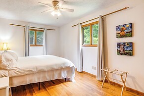 Cedar Mountain Cabin, 2 Mi to Dupont State Forest!