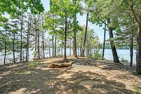 Modern Anderson Home w/ Fire Pit & Grill